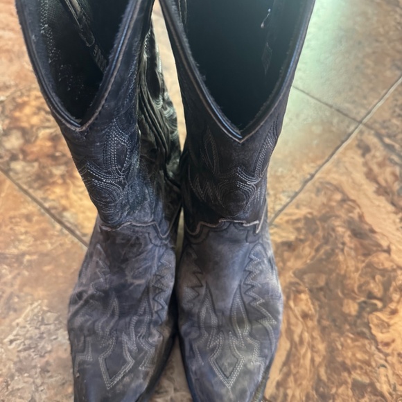 Boots - Picture 3 of 4